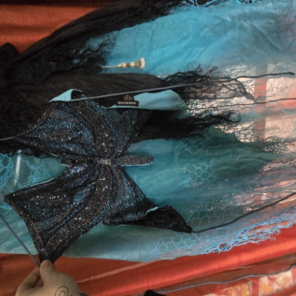 JIVA bellydance wear. Black,green and blue!